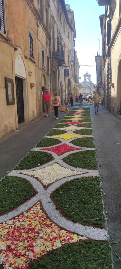 Piazza Duomo Casa Vacanze Sutri Dış mekan fotoğraf