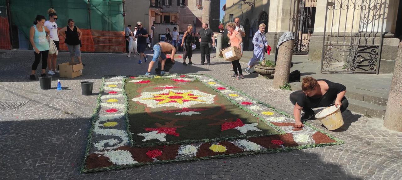 Piazza Duomo Casa Vacanze Sutri Dış mekan fotoğraf